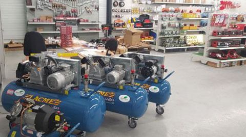 Le nouveau magasin de Cosne-Cours-sur-Loire accueille sur 800 m2 un espace Lisa professionnel agricole, un espace de stockage de produits phytos et des bureaux. Le nouveau magasin de Cosne-Cours-sur-Loire accueille sur 800 m2 un espace Lisa professionnel agricole, un espace de stockage de produits phytos et des bureaux.