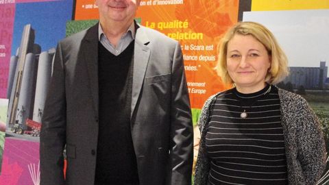 Laurence Packo, contrôleur de gestion, et Bernard Iweins, responsable commercial céréales, ont formalisé le cadre qui sert de guide pour la commercialisation de la récolte.C. URVOY