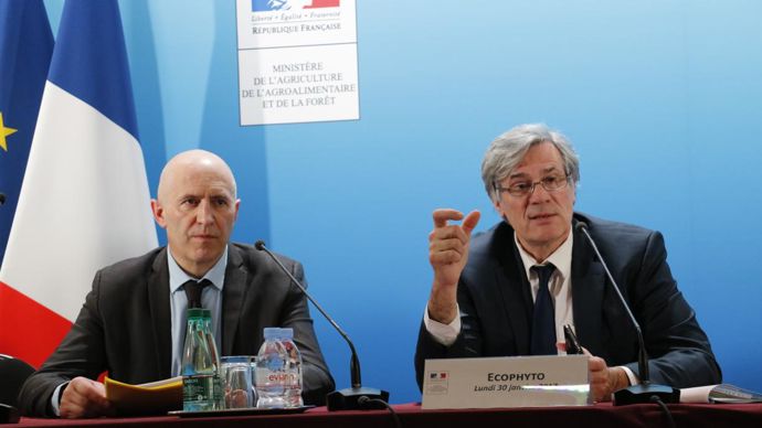 Stéphane Le Foll et Dominique Potier, député PS très investi dans la mise en oeuvre du plan Ecophyto, ont réaffirmé leur détermination à défendre les CEPP. © M. COISNE Stéphane Le Foll et Dominique Potier, député PS très investi dans la mise en oeuvre du plan Ecophyto, ont réaffirmé leur détermination à défendre les CEPP. © M. COISNE