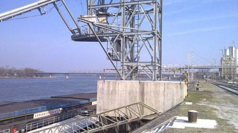 Le terminal de chargement fluvial d'InVivo, à Baja, sur le Danube, est désormais rattaché à ICGrain. Le terminal de chargement fluvial d'InVivo, à Baja, sur le Danube, est désormais rattaché à ICGrain.