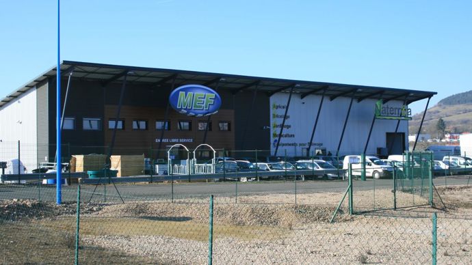 A Gannat (Allier), Matériel Elevage Forézien fabrique des bâtiments pour l'élevage, en majorité avicole. L'entreprise connaît une croissance d'environ 15 % dans ce secteur. © MEF A Gannat (Allier), Matériel Elevage Forézien fabrique des bâtiments pour l'élevage, en majorité avicole. L'entreprise connaît une croissance d'environ 15 % dans ce secteur. © MEF