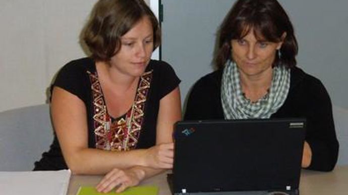 Cloé Gaigneur, (à gauche) responsable marketing solutions de Terres du Sud, et Maïté Bousquet, TC, devenue conseillère d'exploitation dans le cadre d'une approche globale des exploitants gestionnaires.