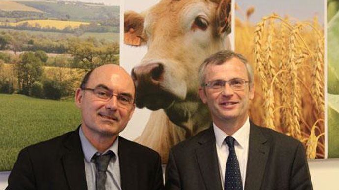 « La dimension internationale du groupe a contribué très significativement à la croissance des résultats réalisés par le groupe en 2014 », constate Arnaud Degoulet (à gauche), président d'Agrial, aux côtés de Ludovic Spiers, directeur général. « La dimension internationale du groupe a contribué très significativement à la croissance des résultats réalisés par le groupe en 2014 », constate Arnaud Degoulet (à gauche), président d'Agrial, aux côtés de Ludovic Spiers, directeur général.