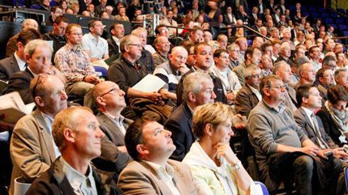 « Que la coopérative se nourrisse de ses 12 000 adhérents et que ceux-ci se nourrissent de la coopérative. Et que cette relation vertueuse soit la plus efficiente possible. » C'est toute l'ambition affichée des relations adhérents d'Agrial. © C. MICHEL « Que la coopérative se nourrisse de ses 12 000 adhérents et que ceux-ci se nourrissent de la coopérative. Et que cette relation vertueuse soit la plus efficiente possible. » C'est toute l'ambition affichée des relations adhérents d'Agrial. © C. M