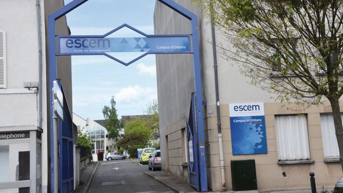 La formation n'est pas basée à Châteaudun comme initialement prévue, mais à Orléans, dans les locaux de l'Escem, l'Ecole supérieure de commerce et de management.A. RICHARD