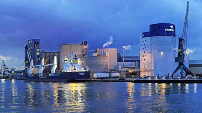 Avec dix malteries en Europe qui tournent à pleine capacité, Boortmalt produit actuellement 1,1 million de tonnes de malt. Cette capacité va augmenter de 170 000 t, avec le projet d'Anvers (photo) et celui en Ethiopie. Avec dix malteries en Europe qui tournent à pleine capacité, Boortmalt produit actuellement 1,1 million de tonnes de malt. Cette capacité va augmenter de 170 000 t, avec le projet d'Anvers (photo) et celui en Ethiopie.