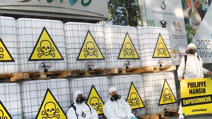 Pour Greenpeace, InVivo « doit réorienter totalement ses efforts de R & D ».NICOLAS CHAUVEAU / GREENPEACE