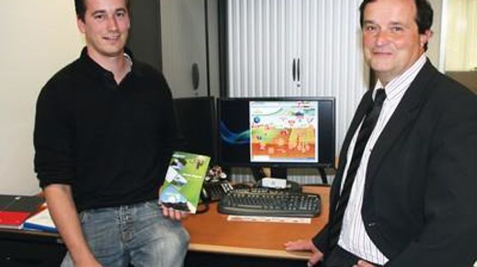 Marco Manfroni (à droite) et Samuel Dekervel : « Pour que l'adhérent puisse trouver au même endroit, toutes les informations dont il a besoin, nous avons créé un site internet dédié à la fertilisation, Fertix. »B. CAILLIEZ