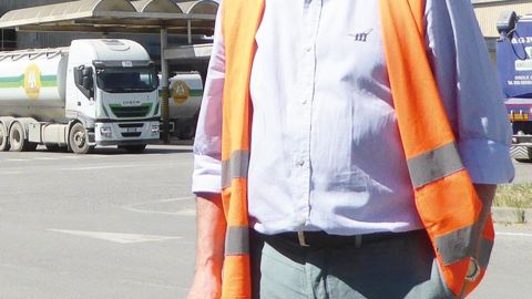 «Nous sommes capables de faire 300 formules en vrac ou en sacs, avec des tonnages très différents », déclare Paolo Voldine, directeur de production du Consorzio Agrario Cremona. C. DEQUIDT «Nous sommes capables de faire 300 formules en vrac ou en sacs, avec des tonnages très différents », déclare Paolo Voldine, directeur de production du Consorzio Agrario Cremona. C. DEQUIDT