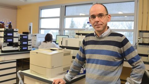 « Si la prise d'échantillons n'est pas correcte dans l'usine d'aliments, l'analyse ne servira pas à grand chose », insiste Christophe Ferey, responsable du laboratoire Artémis. Y. BOLOH