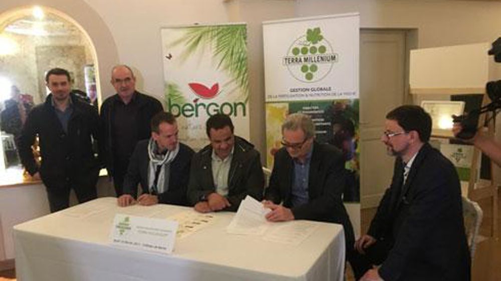Les signataires : Frédéric Bergon, président de Bergon (assis, à gauche), Jamel Essoualeh, directeur d'exploitation de Château de Berne, Didier Juvin, directeur général de Château de Berne, Hubert Brunet, directeur d'Angibaud Derome et Spécialités. Les signataires : Frédéric Bergon, président de Bergon (assis, à gauche), Jamel Essoualeh, directeur d'exploitation de Château de Berne, Didier Juvin, directeur général de Château de Berne, Hubert Brunet, directeur d'Angibaud Derome et Spécialités.