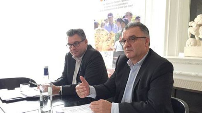 Philippe Carré, directeur général du groupe Maïsadour (à g.) et Michel Prugue, son président, ont présenté des résultats en hausse, lors de l'assemblée générale du 4 décembre, leur permettant de poursuivre leur feuille de route stratégique vers 2026. © F. BIAGGINI Philippe Carré, directeur général du groupe Maïsadour (à g.) et Michel Prugue, son président, ont présenté des résultats en hausse, lors de l'assemblée générale du 4 décembre, leur permettant de poursuivre leur feuille de route stratég