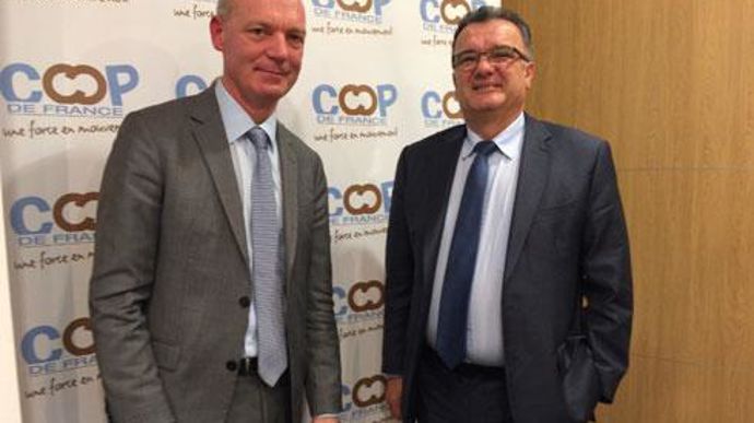 « Le message adressé aux candidats est surtout économique », souligne Pascal Viné, délégué général de Coop de France (à gauche), au côté de Michel Prugue, président, qui ont tous deux participé à la vidéo. © H. LAURANDEL « Le message adressé aux candidats est surtout économique », souligne Pascal Viné, délégué général de Coop de France (à gauche), au côté de Michel Prugue, président, qui ont tous deux participé à la vidéo. © H. LAURANDEL