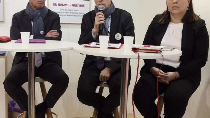 De gauche à droite, Pascal Viné, délégué général de Coop de France, Dominique Chargé et Rachel Blumel, président et directrice de la section agroalimentaire, lors de la conférence de presse au Sia.H. LAURANDEL