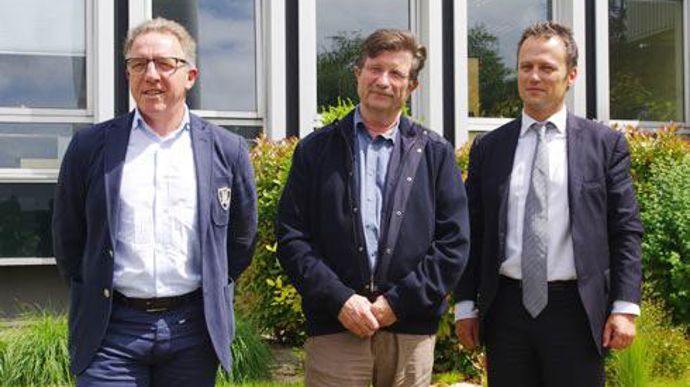 Les dirigeants d'Acolyance, notamment son directeur général Pascal Bailleul (à gauche) et son président Hugues Dazard (au centre) vont étudier l'avis rendu par la cour d'appel avec leur avocat Fabrice Bauman du cabinet HWH (à droite) pour décider de se pourvoir en cassation ou pas. © C. URVOY Les dirigeants d'Acolyance, notamment son directeur général Pascal Bailleul (à gauche) et son président Hugues Dazard (au centre) vont étudier l'avis rendu par la cour d'appel avec leur avocat Fabrice Bauma