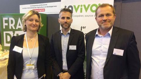 De gauche à droite, Carole Rocca, manager du projet Fermes Leader, Stéphane Marcel, directeur général de Smag, et Laurent Martel, directeur du pôle InVivo Agriculture © M. COISNE De gauche à droite, Carole Rocca, manager du projet Fermes Leader, Stéphane Marcel, directeur général de Smag, et Laurent Martel, directeur du pôle InVivo Agriculture © M. COISNE