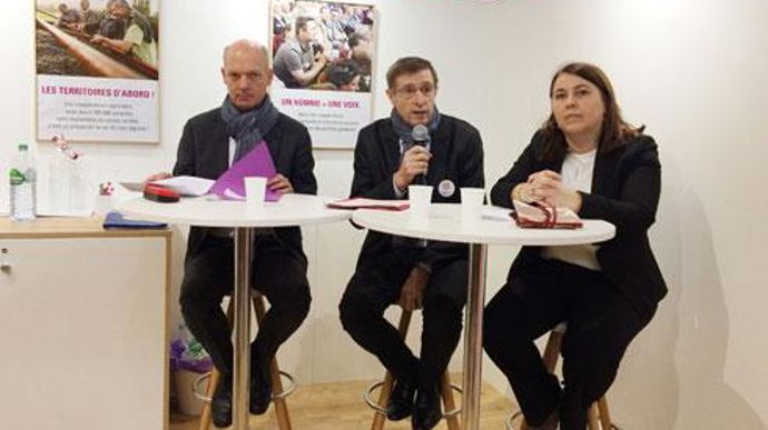 De gauche à droite, lors du dernier Sia, Pascal Viné, délégué général de Coop de France, Dominique Chargé et Rachel Blumel, président et directrice du pôle agroalimentaire de la fédération. © H. LAURANDEL De gauche à droite, lors du dernier Sia, Pascal Viné, délégué général de Coop de France, Dominique Chargé et Rachel Blumel, président et directrice du pôle agroalimentaire de la fédération. © H. LAURANDEL