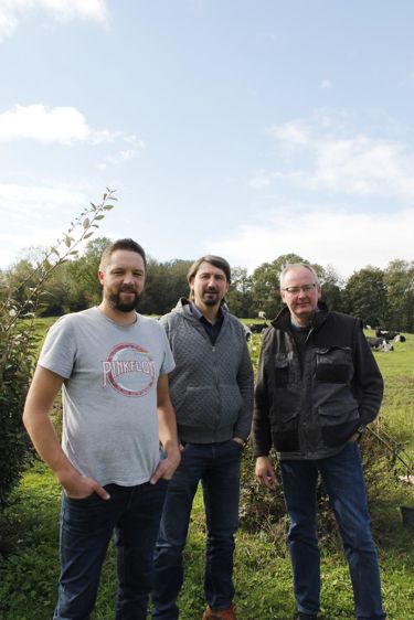 
						Éleveurs laitiers bio des Hauts-de-France. (
							© J. PEZON