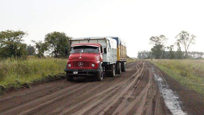 La logistique est un problème majeur pour avoir des conditions correctes avec moins de 25 % des routes asphaltées.C. DEQUIDT
