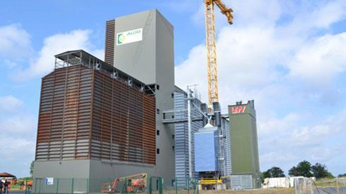 Entièrement dédié au bio, le nouveau silo d'Agribio Union, à Barcelonne-du-Gers (Gers), regroupe 24 cellules de stockage d'une capacité totale de 15 000 tonnes. © F. JACQUEMOUD Entièrement dédié au bio, le nouveau silo d'Agribio Union, à Barcelonne-du-Gers (Gers), regroupe 24 cellules de stockage d'une capacité totale de 15 000 tonnes. © F. JACQUEMOUD