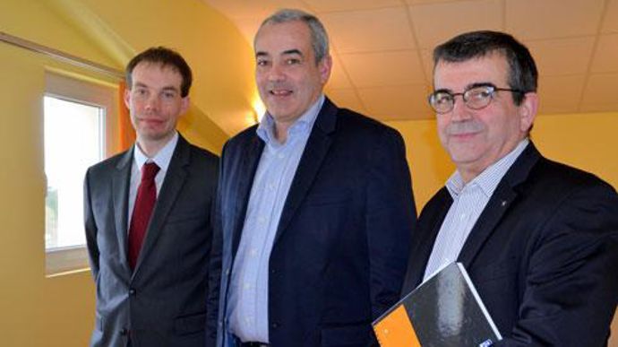 Benjamin Top (à gauche) a intégré l'équipe d'Agropithiviers le 1er mars, aux côtés du président Benoît Ferrière et du directeur général, Michel Bartolo qui prend sa retraite fin juin. © A. RICHARD Benjamin Top (à gauche) a intégré l'équipe d'Agropithiviers le 1er mars, aux côtés du président Benoît Ferrière et du directeur général, Michel Bartolo qui prend sa retraite fin juin. © A. RICHARD