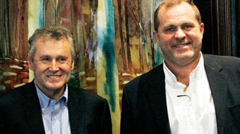 « On veut faire plus qu'une place de marché marchande, on souhaite revaloriser le lien entre l'agriculteur et son technicien », indique Laurent Martel (à dr.), DG de Bioline by InVivo, au côté de Thierry Blandinières, DG d'InVivo. © R. FOURREAUX « On veut faire plus qu'une place de marché marchande, on souhaite revaloriser le lien entre l'agriculteur et son technicien », indique Laurent Martel (à dr.), DG de Bioline by InVivo, au côté de Thierry Blandinières, DG d'InVivo. © R. FOURREAUX