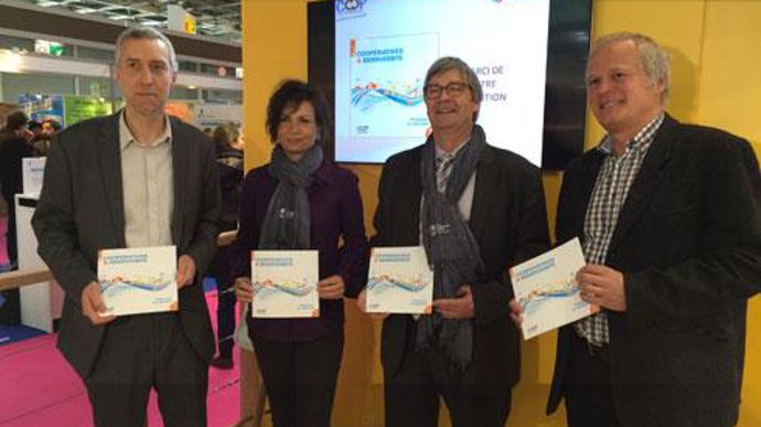 De gauche à droite : Vincent Drevet, responsable de l'action Agroécologie du programme de développement de Coop de France, Fabienne Gilot, responsable communication et projets, chez Val de Gascogne, Patrick Durand, président de la coopérative de Boisseaux et référent du comité biodiversité de Coop de France, Xavier Thirouin, DG de Boisseaux. © C. QUEHEILLE De gauche à droite : Vincent Drevet, responsable de l'action Agroécologie du programme de développement de Coop de France, Fabienne Gilot, re