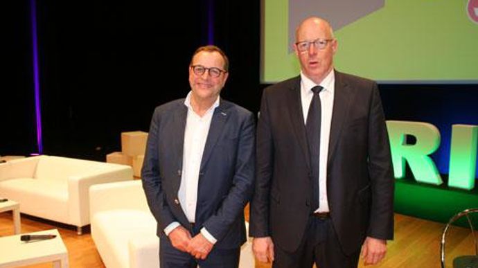 Jean-François Gaffet, président de Noriap, à droite, aux côtés de Francis Hennebert, président de la Flandre : « Nous mettons en commun le personnel des deux coopératives et l'ensemble de nos outils de production. » © B. CAILLEZ Jean-François Gaffet, président de Noriap, à droite, aux côtés de Francis Hennebert, président de la Flandre : « Nous mettons en commun le personnel des deux coopératives et l'ensemble de nos outils de production. » © B. CAILLEZ
