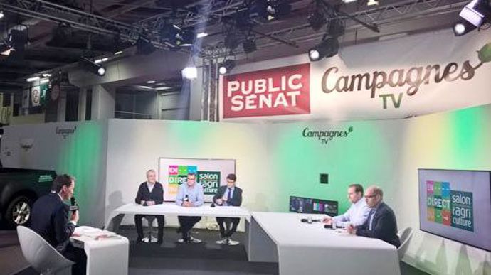 Le jeudi 2 mars, sur le plateau de Campagnes TV, au Sia, ont débattu Eric de la Chesnais (Le Figaro), à gauche, Jean-Marc Lacombe (agriculteur), Jean-Daniel Lévy (Harris Interactive), Jean-Luc Désert (SAS Clef) et Pascal Perri (économiste). Le jeudi 2 mars, sur le plateau de Campagnes TV, au Sia, ont débattu Eric de la Chesnais (Le Figaro), à gauche, Jean-Marc Lacombe (agriculteur), Jean-Daniel Lévy (Harris Interactive), Jean-Luc Désert (SAS Clef) et Pascal Perri (économiste).