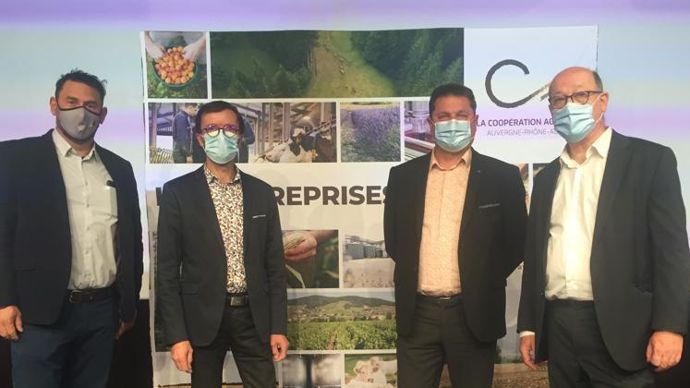 Yannick Dumont, vice-président (à g.), François Périchon, trésorier, Patrice Dumas, président, et Jean de Balathier, directeur de La Coopération agricole Auvergne-Rhône-Alpes.
