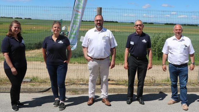 De gauche à droite, Laetitia Giudicelli, responsable élevage à l’Unéal, Hélène Merlin, responsable service agronomique, Armel Lesaffre, président, Nicolas Foissey, directeur céréales, et Nicolas Debrabant, vice-président. © B. CAILLIEZ