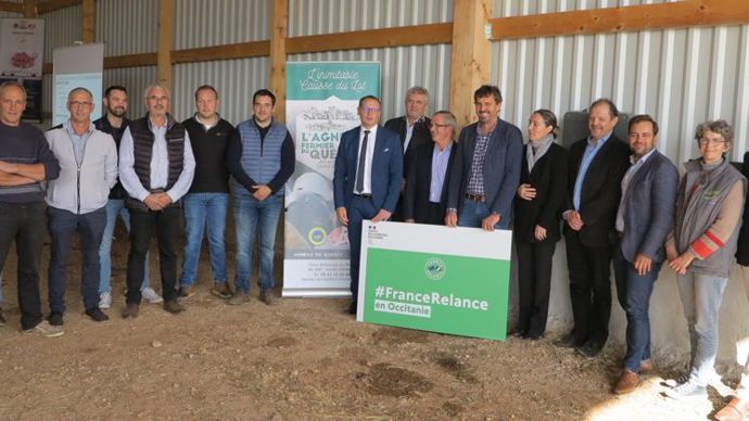 Le premier comité de pilotage amont-aval du plan de relance de la filière ovine du Quercy, sous la houlette de la coopérative Capel, s’est réuni le 4 octobre dans une exploitation du causse lotois. © CAPEL