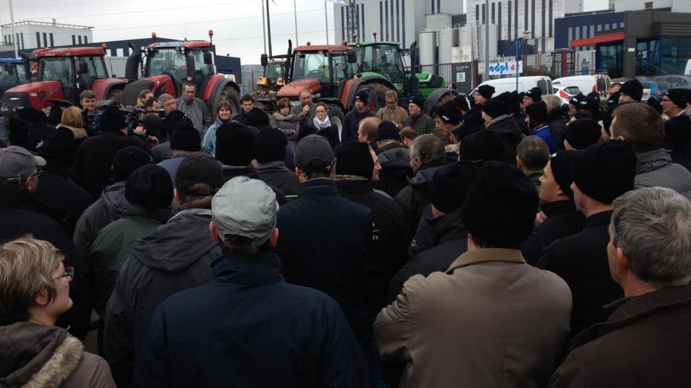 Le 7 novembre 2016, la manifestation a mobilisé plus de 300 éleveurs, soit un tiers des adhérents de La Prospérité Fermière, selon l'ADPL. © B. Cailliez 