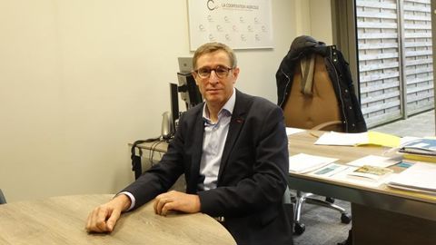 Le président de La Coopération agricole, Dominique Chargé, à son bureau parisien juste après la conférence de presse du 14 décembre.