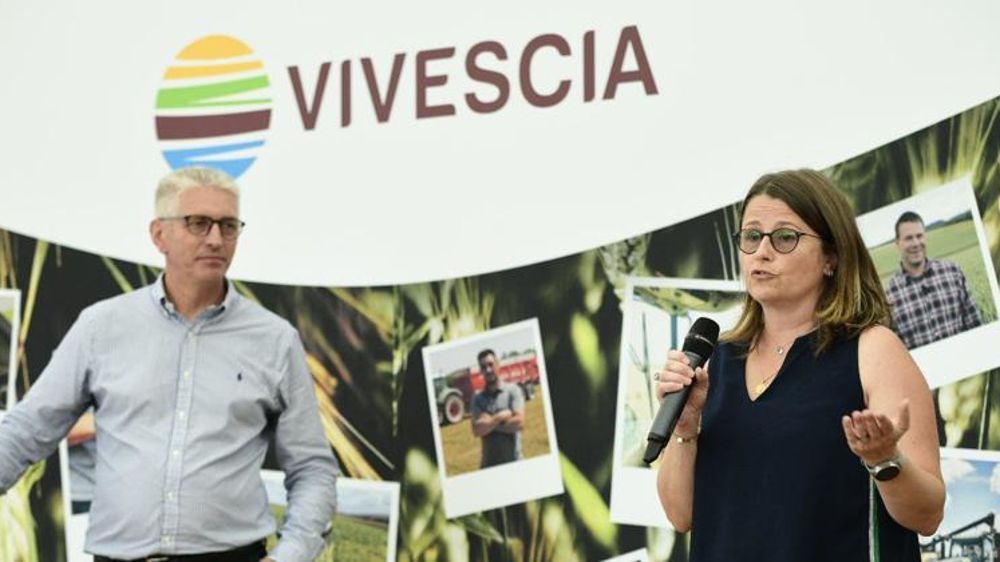 Le club HVE de Vivescia créé à l’initiative de Marie Gailliot (à droite), administratrice de la coopérative, a été lancé le 9 septembre lors de la Foire de Châlons en présence du directeur, Jean-Luc Jonet.