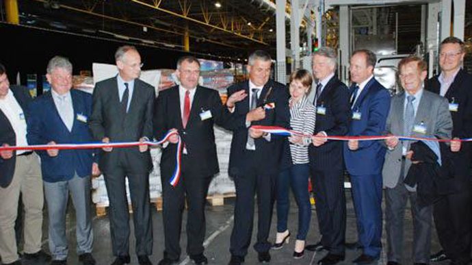 Lors de cette journée anniversaire, (de droite à gauche) Anne Sander députée européenne, Marc Moser, président du Comptoir agricole, Laurent Furst, député, et le préfet Stéphane Bouillon ont inauguré la nouvelle usine de maïs semences de Marlenheim. © C. REIBEL Lors de cette journée anniversaire, (de droite à gauche) Anne Sander députée européenne, Marc Moser, président du Comptoir agricole, Laurent Furst, député, et le préfet Stéphane Bouillon ont inauguré la nouvelle usine de maïs semences de 