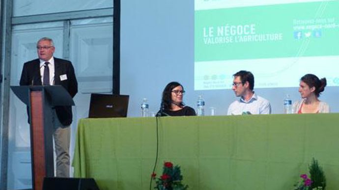Jean-Jacques Vaesken, Marie-Sophie Curtelet, président et déléguée régionale de Négoce Nord-Est, Fabien Vallaud, directeur du développement de Négoce expansion, qui animait le congrès, et Stéphanie Vanderhaeghe, chargée de mission fermes Dephy. © R. FOURREAUX Jean-Jacques Vaesken, Marie-Sophie Curtelet, président et déléguée régionale de Négoce Nord-Est, Fabien Vallaud, directeur du développement de Négoce expansion, qui animait le congrès, et Stéphanie Vanderhaeghe, chargée de mission fermes De