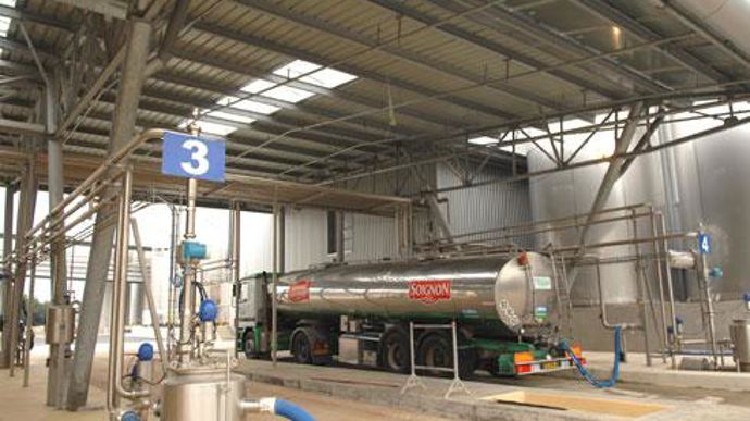 La fusion des activités laitières d'Eurial (ici, la fromagerie HCI à Herbignac, en Loire-Atlantique) et d'Agrial aura bien lieu comme prévu, avec seulement un an de retard, et va donner naissance au deuxième groupe coopératif laitier français derrière Sodiaal. © CRONENBERGER La fusion des activités laitières d'Eurial (ici, la fromagerie HCI à Herbignac, en Loire-Atlantique) et d'Agrial aura bien lieu comme prévu, avec seulement un an de retard, et va donner naissance au deuxième groupe coopérati
