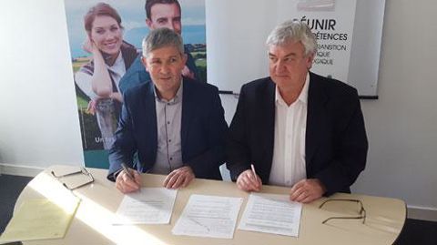 Jean-François Appriou, administrateur Triskalia (à g.) signe, avec Gilles Petitjean, directeur de l'Ademe Bretagne, le partenariat « offres groupées de méthanisation ». Jean-François Appriou, administrateur Triskalia (à g.) signe, avec Gilles Petitjean, directeur de l'Ademe Bretagne, le partenariat « offres groupées de méthanisation ». Jean-François Appriou, administrateur Triskalia (à g.) signe, avec Gilles Petitjean, directeur de l'Ademe Bretagne, le partenariat « offres groupées de méthanisation ». Jean-François Appriou, administrateur Triskalia (à g.) signe, avec Gilles Petitjean, directeur de l'Ademe Bretagne, le partenariat « offres groupées de méthanisation ».