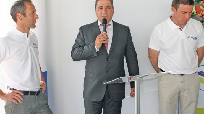 De gauche à droite, David Gaillet, directeur commercial France de Goëmar, José Nobre, directeur général Europe et président d'Arysta LifeScience SAS, et Vivien Rousselin, directeur commercial France Arysta LifeScience.B. CAILLIEZ