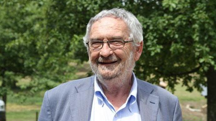 « Il y a un débat à mener sur les synergies possibles et sur ce que peut apporter une synergie totale », expliquait Jean-François Fortin, directeur général de la coopérative laitière des Maîtres laitiers du Cotentin, le 26 juin. © C. MICHEL « Il y a un débat à mener sur les synergies possibles et sur ce que peut apporter une synergie totale », expliquait Jean-François Fortin, directeur général de la coopérative laitière des Maîtres laitiers du Cotentin, le 26 juin. © C. MICHEL