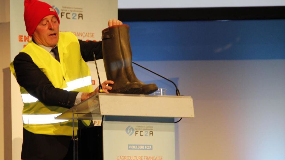 « Il y a eu les gilets jaunes, les bonnets rouges et maintenant les bottes vertes, revendique Frédéric Carré. On est bien dans nos bottes, il faut se le rappeler, et nous sommes bien ancrés dans la terre. » L.PETIT « Il y a eu les gilets jaunes, les bonnets rouges et maintenant les bottes vertes, revendique Frédéric Carré. On est bien dans nos bottes, il faut se le rappeler, et nous sommes bien ancrés dans la terre. » L.PETIT