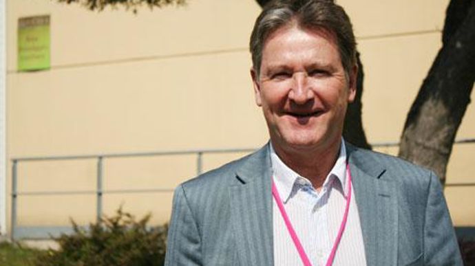 « Pour écouler notre production de sucre, nous sommes déjà présents en Italie, Croatie, Grèce et Pologne. Nous sommes intéressés par le rachat de deux sucreries en Serbie et nous examinons de près ce qui se passe au Portugal », informe Alain Commissaire, directeur général de Cristal Union. « Pour écouler notre production de sucre, nous sommes déjà présents en Italie, Croatie, Grèce et Pologne. Nous sommes intéressés par le rachat de deux sucreries en Serbie et nous examinons de près ce qui se pa