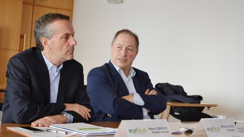Pierre Couderc, DG d'Euralis (à g.), et Christian Pèes, président, ont présenté à la presse, le 10 décembre, un CA brut 2017-2018 stabilisé, à 1,4 Md€, et un Ebitda en hausse de 8,4 %, à 51,5 M€.F. JACQUEMOUD Pierre Couderc, DG d'Euralis (à g.), et Christian Pèes, président, ont présenté à la presse, le 10 décembre, un CA brut 2017-2018 stabilisé, à 1,4 Md€, et un Ebitda en hausse de 8,4 %, à 51,5 M€.F. JACQUEMOUD