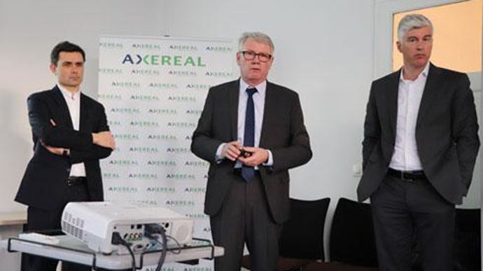 Paul-Yves L'Anthoën, DG d'Axéréal, Jean-François Loiseau, président d'Axéréal, et Yvan Schaepman, DG de Boortmalt. © R. FOURREAUX 