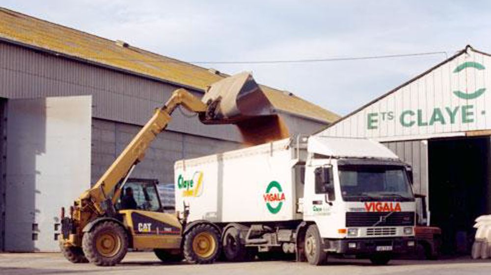 Avec le rachat de Defives, Claye Agri disposera désormais de quatre sites de collecte, deux sites d'approvisionnement, deux jardineries et une activité semences et plants. Avec le rachat de Defives, Claye Agri disposera désormais de quatre sites de collecte, deux sites d'approvisionnement, deux jardineries et une activité semences et plants. Avec le rachat de Defives, Claye Agri disposera désormais de quatre sites de collecte, deux sites d'approvisionnement, deux jardineries et une activité semences et plants. Avec le rachat de Defives, Claye Agri disposera désormais de quatre sites de collecte, deux sites d'approvisionnement, deux jardineries et une activité semences et plants.