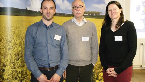 François Jansseune, responsable marketing opérationnel, Jean-Eric Dheu, directeur recherche colza Ouest Europe et Marina Carette, chef de produit colza.B. CAILLIEZ François Jansseune, responsable marketing opérationnel, Jean-Eric Dheu, directeur recherche colza Ouest Europe et Marina Carette, chef de produit colza.B. CAILLIEZ