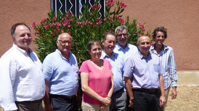 De gauche à droite, Thierry Castel, directeur commercial de la CAPL, Jacques Hilaire, président de la CAPL, Annie Gasser, directrice de la CAPL, Christian Pèes, président d'Euralis, Marc Martin, DGA d'Euralis, Patrice Florentin, directeur administratif et financier de la CAPL, Christian Mabler, directeur général de SVS. © C. SARRAZIN De gauche à droite, Thierry Castel, directeur commercial de la CAPL, Jacques Hilaire, président de la CAPL, Annie Gasser, directrice de la CAPL, Christian Pèes, pré