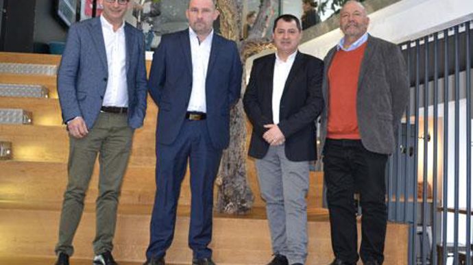 Arterris est désormais piloté par son nouveau président, Jean-François Naudi (2e à g.) et trois présidents délégués, Edouard Cavalier, responsable du pôle agricole (à gauche), Pascal Levade, au pôle agroalimentaire, et Michel Pontier, au pôle distribution. © F. JACQUEMOUD Arterris est désormais piloté par son nouveau président, Jean-François Naudi (2e à g.) et trois présidents délégués, Edouard Cavalier, responsable du pôle agricole (à gauche), Pascal Levade, au pôle agroalimentaire, et Michel P