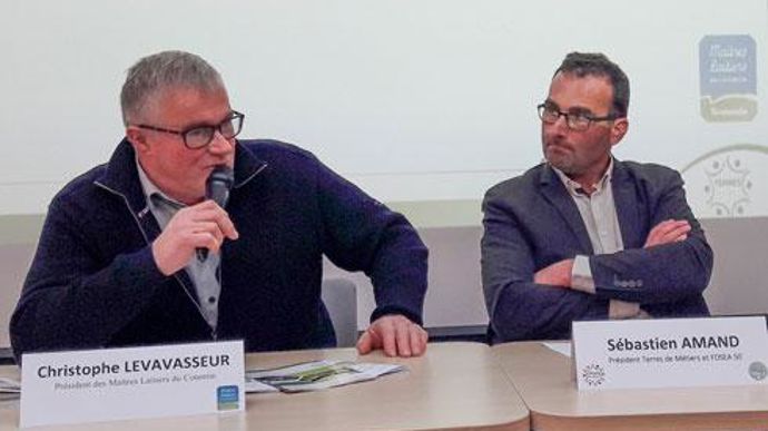 « L'emploi dans les fermes est un thème qui s'était imposé lors de l'AG de 2017 », soulignait Christophe Levavasseur, lors de la restitution de l'étude, avec à son côté Sébastien Amand, président de la FDSEA de la Manche. © A. DUFUMIER « L'emploi dans les fermes est un thème qui s'était imposé lors de l'AG de 2017 », soulignait Christophe Levavasseur, lors de la restitution de l'étude, avec à son côté Sébastien Amand, président de la FDSEA de la Manche. © A. DUFUMIER